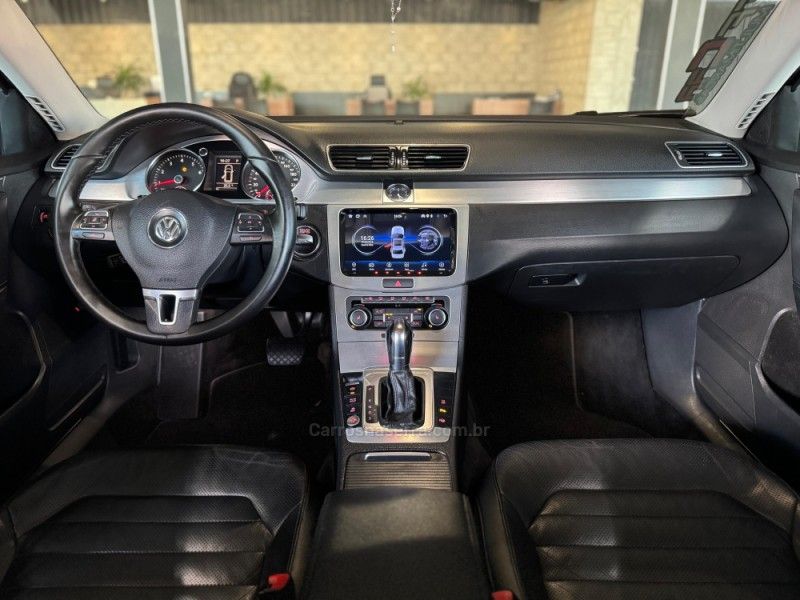 VOLKSWAGEN PASSAT 2.0 TSI HIGLHINE VARIANT AUTOMATIZADO 2011/2011 GRIFFCAR MULTIMARCAS DOIS IRMÃOS / Carros no Vale