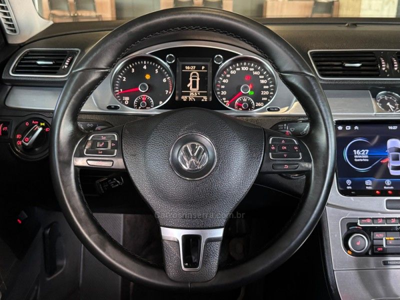 VOLKSWAGEN PASSAT 2.0 TSI HIGLHINE VARIANT AUTOMATIZADO 2011/2011 GRIFFCAR MULTIMARCAS DOIS IRMÃOS / Carros no Vale