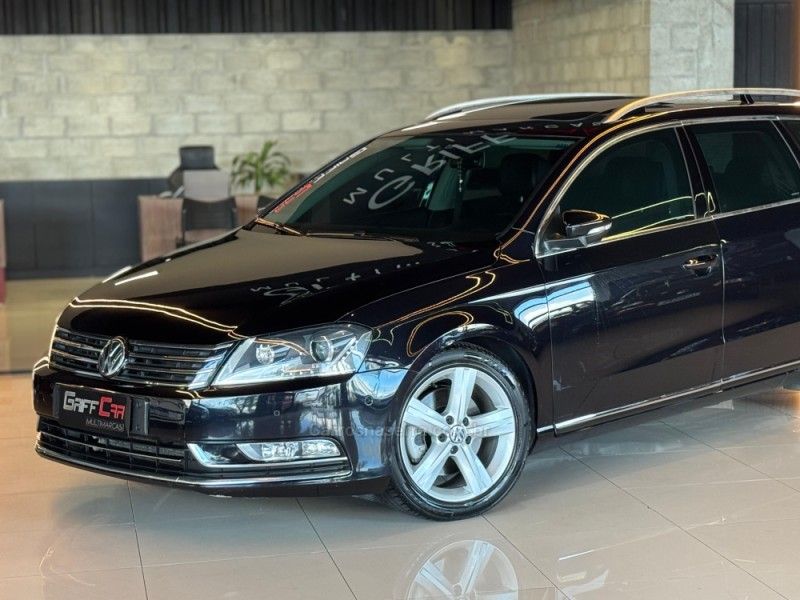 VOLKSWAGEN PASSAT 2.0 TSI HIGLHINE VARIANT AUTOMATIZADO 2011/2011 GRIFFCAR MULTIMARCAS DOIS IRMÃOS / Carros no Vale