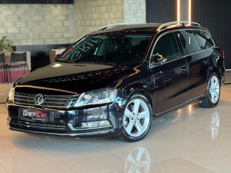 VOLKSWAGEN PASSAT 2.0 TSI HIGLHINE VARIANT AUTOMATIZADO 2011/2011 GRIFFCAR MULTIMARCAS DOIS IRMÃOS / Carros no Vale