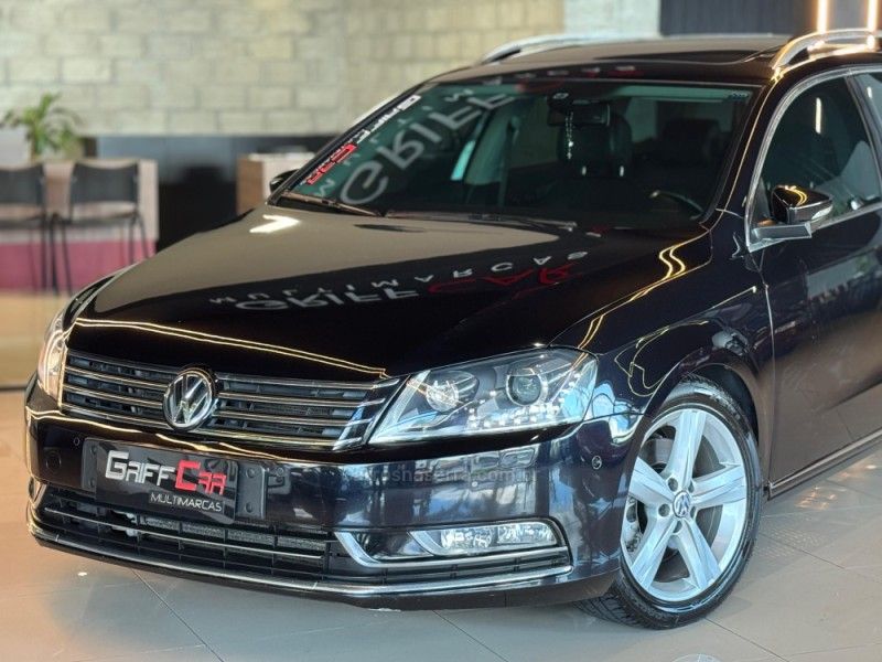VOLKSWAGEN PASSAT 2.0 TSI HIGLHINE VARIANT AUTOMATIZADO 2011/2011 GRIFFCAR MULTIMARCAS DOIS IRMÃOS / Carros no Vale