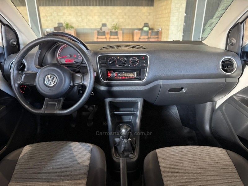 VOLKSWAGEN UP 1.0 MPI TAKE UP 12V 2017/2017 GRIFFCAR MULTIMARCAS DOIS IRMÃOS / Carros no Vale