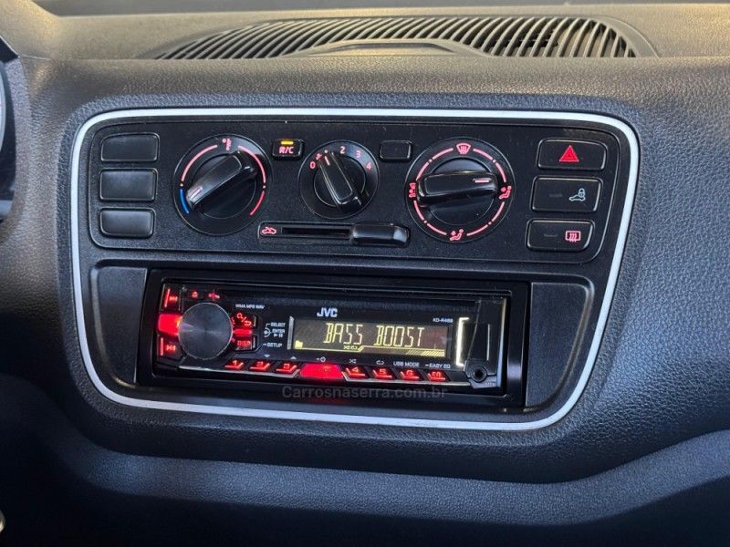 VOLKSWAGEN UP 1.0 MPI TAKE UP 12V 2017/2017 GRIFFCAR MULTIMARCAS DOIS IRMÃOS / Carros no Vale