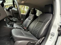 FORD FIESTA 1.6 SE HATCH 16V 2017/2017 KASPER VEÍCULOS DOIS IRMÃOS / Carros no Vale