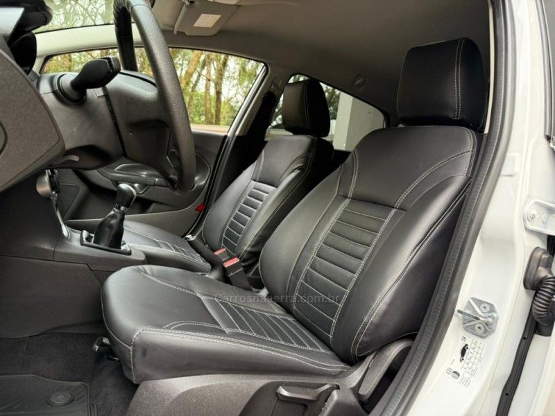 FORD FIESTA 1.6 SE HATCH 16V 2017/2017 KASPER VEÍCULOS DOIS IRMÃOS / Carros no Vale