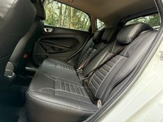 FORD FIESTA 1.6 SE HATCH 16V 2017/2017 KASPER VEÍCULOS DOIS IRMÃOS / Carros no Vale