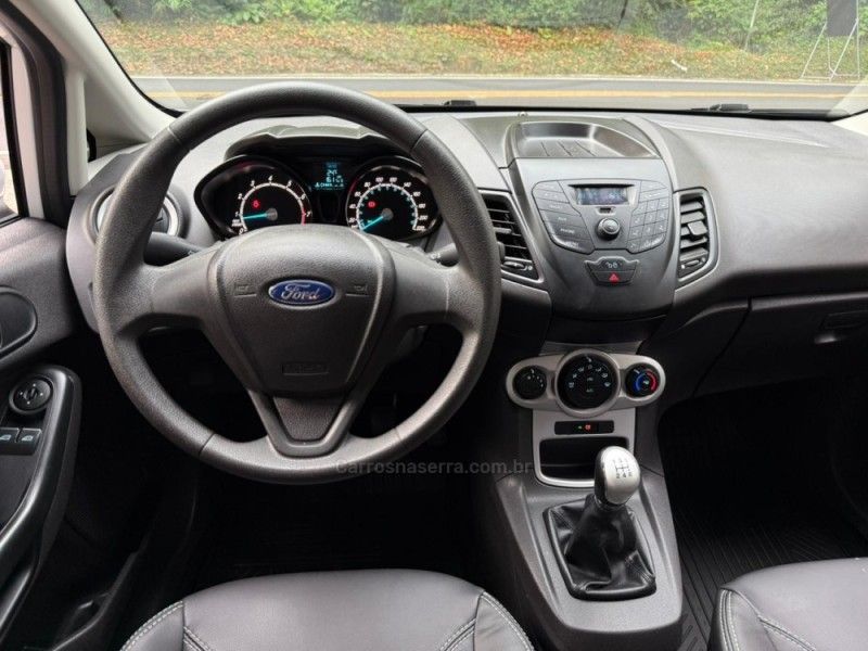 FORD FIESTA 1.6 SE HATCH 16V 2017/2017 KASPER VEÍCULOS DOIS IRMÃOS / Carros no Vale