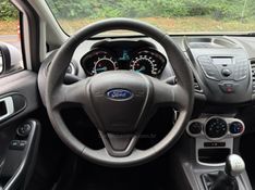 FORD FIESTA 1.6 SE HATCH 16V 2017/2017 KASPER VEÍCULOS DOIS IRMÃOS / Carros no Vale