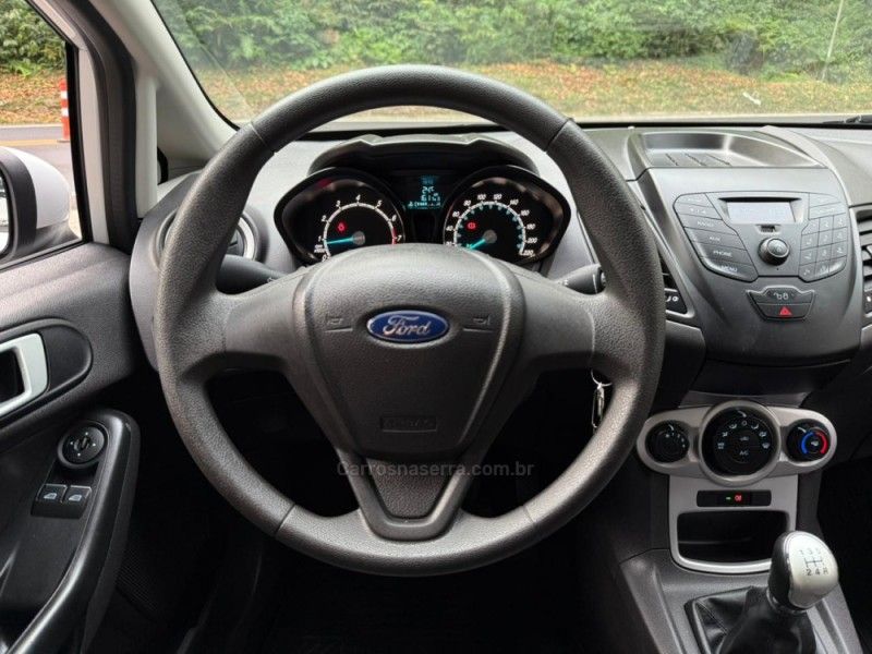FORD FIESTA 1.6 SE HATCH 16V 2017/2017 KASPER VEÍCULOS DOIS IRMÃOS / Carros no Vale