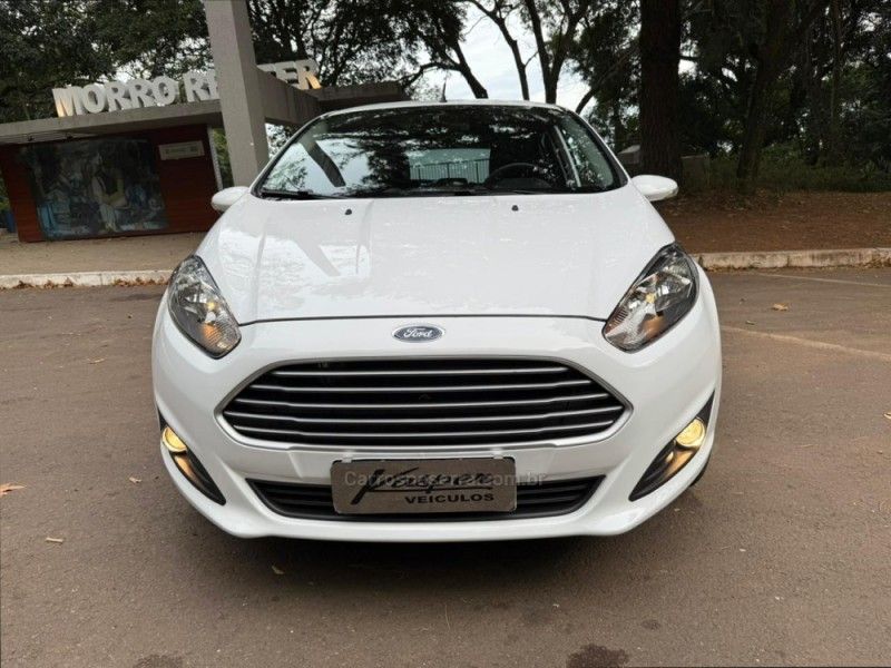 FORD FIESTA 1.6 SE HATCH 16V 2017/2017 KASPER VEÍCULOS DOIS IRMÃOS / Carros no Vale