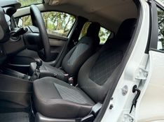 RENAULT KWID 1.0 12V SCE ZEN 2023/2024 KASPER VEÍCULOS DOIS IRMÃOS / Carros no Vale