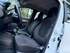 RENAULT KWID 1.0 12V SCE ZEN 2023/2024 KASPER VEÍCULOS DOIS IRMÃOS / Carros no Vale