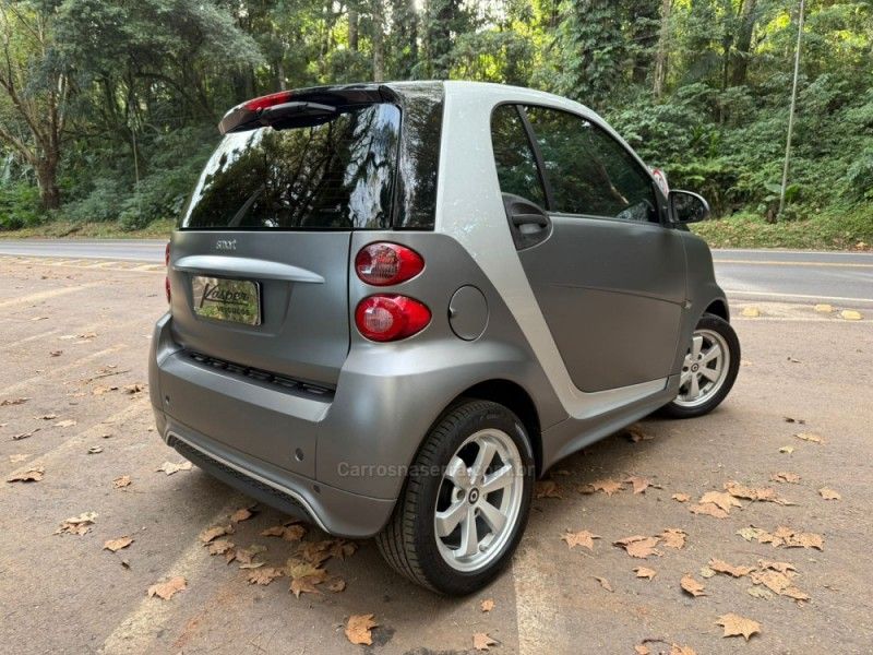 SMART FORTWO 1.0 PASSION COUPÉ 3 CILINDROS 12V 2015/2015 KASPER VEÍCULOS DOIS IRMÃOS / Carros no Vale
