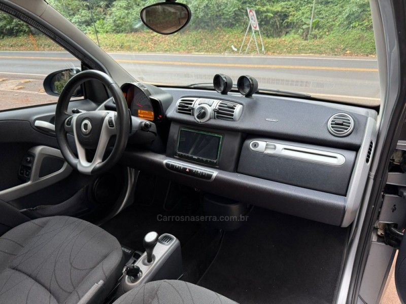 SMART FORTWO 1.0 PASSION COUPÉ 3 CILINDROS 12V 2015/2015 KASPER VEÍCULOS DOIS IRMÃOS / Carros no Vale