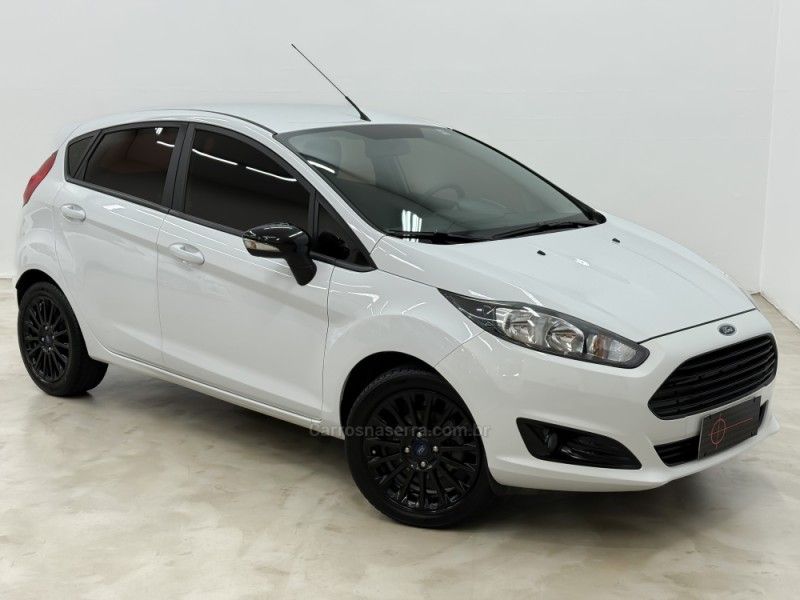 FORD FIESTA 1.6 SEL STYLE HATCH 16V 2017/2017 FOCAR VEÍCULOS CAXIAS DO SUL / Carros no Vale