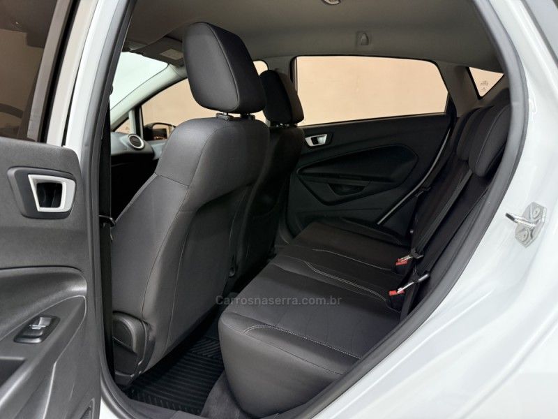 FORD FIESTA 1.6 SEL STYLE HATCH 16V 2017/2017 FOCAR VEÍCULOS CAXIAS DO SUL / Carros no Vale