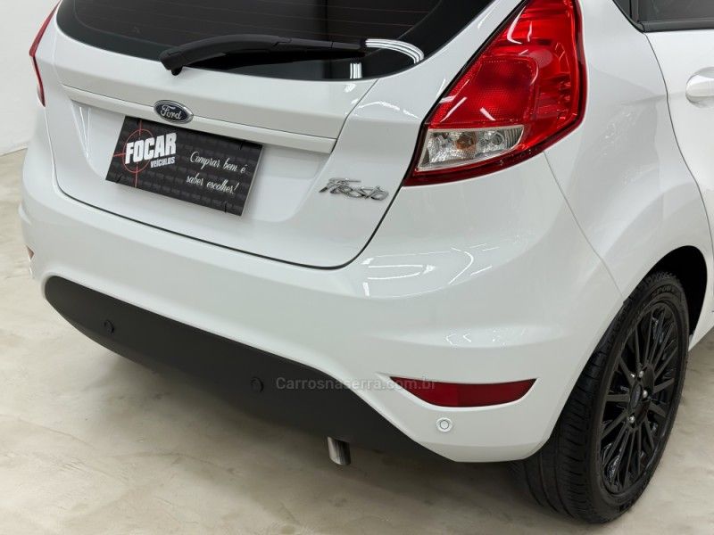 FORD FIESTA 1.6 SEL STYLE HATCH 16V 2017/2017 FOCAR VEÍCULOS CAXIAS DO SUL / Carros no Vale