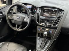 FORD FOCUS 2.0 TITANIUM FASTBACK 16V 2016/2016 FOCAR VEÍCULOS CAXIAS DO SUL / Carros no Vale