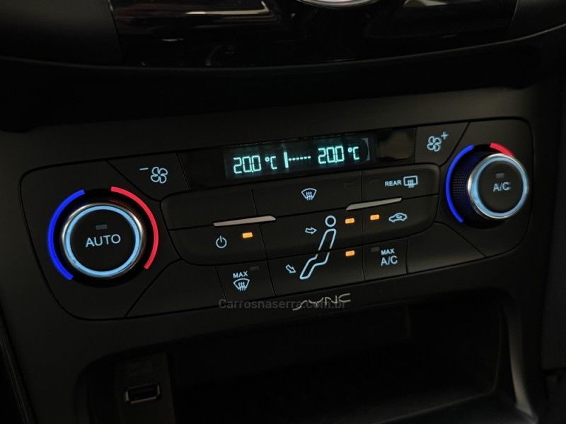 FORD FOCUS 2.0 TITANIUM FASTBACK 16V 2016/2016 FOCAR VEÍCULOS CAXIAS DO SUL / Carros no Vale