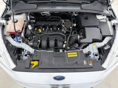 FORD FOCUS 2.0 TITANIUM FASTBACK 16V 2016/2016 FOCAR VEÍCULOS CAXIAS DO SUL / Carros no Vale