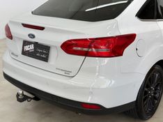FORD FOCUS 2.0 TITANIUM FASTBACK 16V 2016/2016 FOCAR VEÍCULOS CAXIAS DO SUL / Carros no Vale