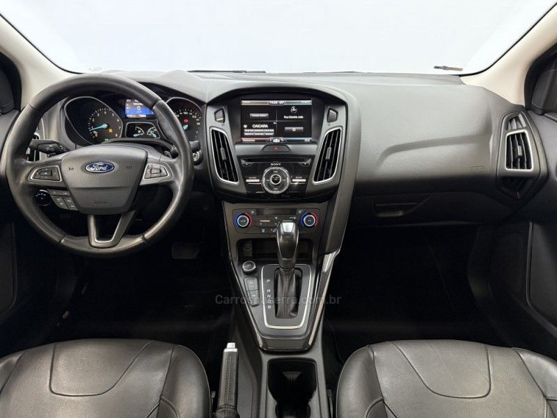 FORD FOCUS 2.0 TITANIUM FASTBACK 16V 2016/2016 FOCAR VEÍCULOS CAXIAS DO SUL / Carros no Vale