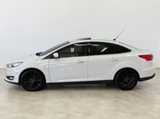 FORD FOCUS 2.0 TITANIUM FASTBACK 16V 2016/2016 FOCAR VEÍCULOS CAXIAS DO SUL / Carros no Vale