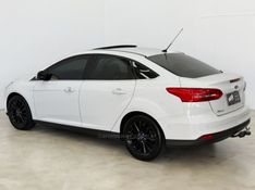 FORD FOCUS 2.0 TITANIUM FASTBACK 16V 2016/2016 FOCAR VEÍCULOS CAXIAS DO SUL / Carros no Vale