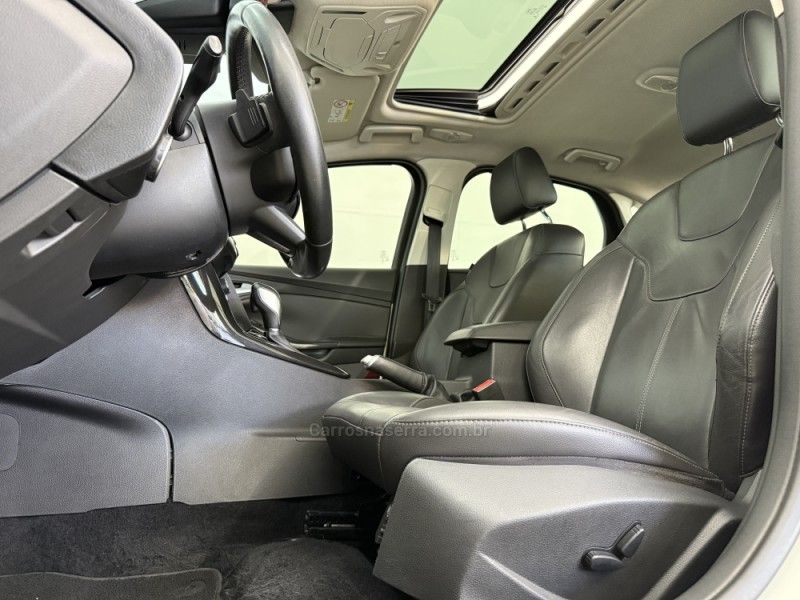 FORD FOCUS 2.0 TITANIUM FASTBACK 16V 2016/2016 FOCAR VEÍCULOS CAXIAS DO SUL / Carros no Vale
