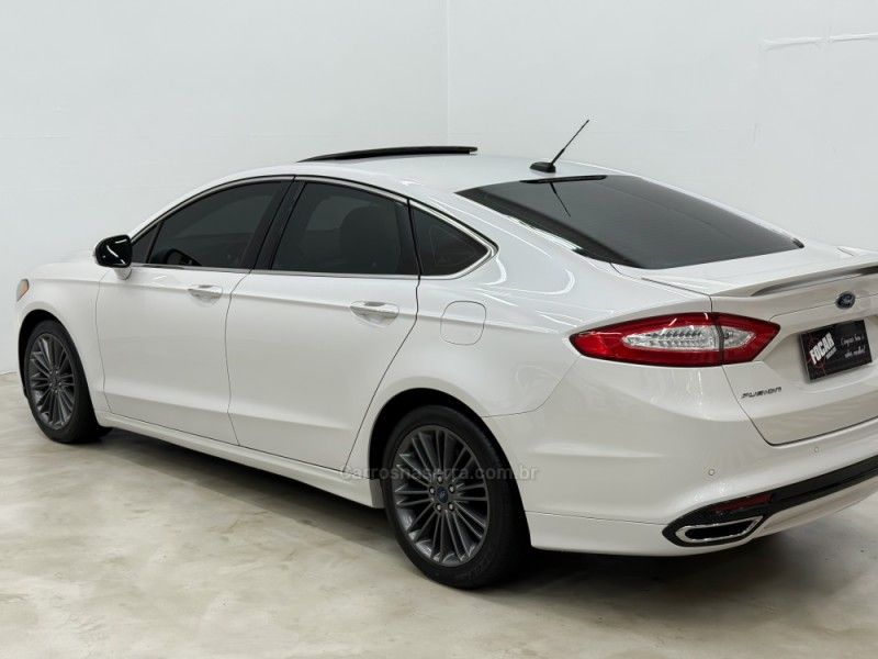 FORD FUSION 2.0 TITANIUM GTDI ECOBOOST FWD 2015/2016 FOCAR VEÍCULOS CAXIAS DO SUL / Carros no Vale