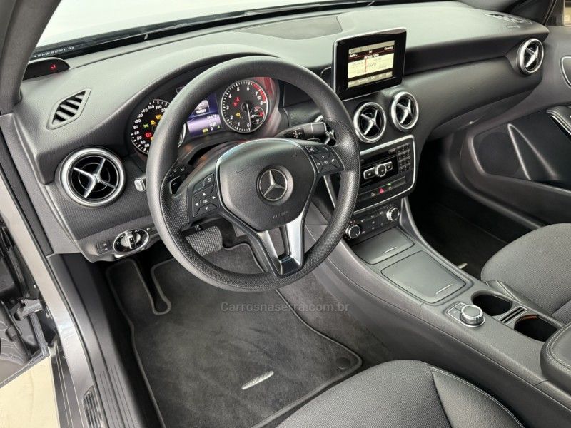 MERCEDES-BENZ A 200 1.6 TURBO 16V 2014/2015 FOCAR VEÍCULOS CAXIAS DO SUL / Carros no Vale