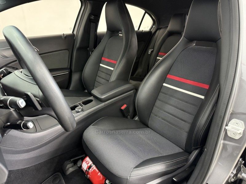 MERCEDES-BENZ A 200 1.6 TURBO 16V 2014/2015 FOCAR VEÍCULOS CAXIAS DO SUL / Carros no Vale