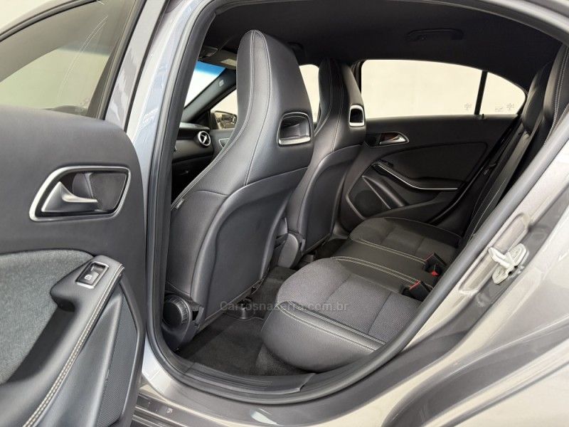 MERCEDES-BENZ A 200 1.6 TURBO 16V 2014/2015 FOCAR VEÍCULOS CAXIAS DO SUL / Carros no Vale
