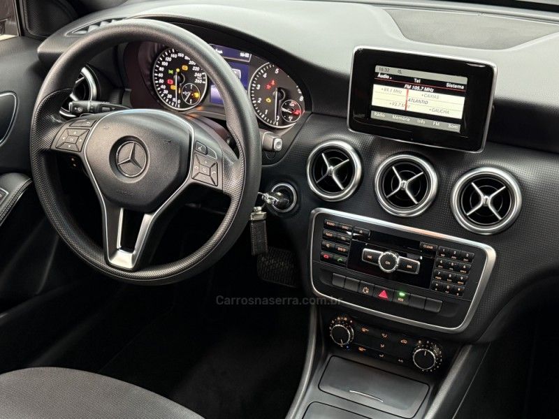 MERCEDES-BENZ A 200 1.6 TURBO 16V 2014/2015 FOCAR VEÍCULOS CAXIAS DO SUL / Carros no Vale