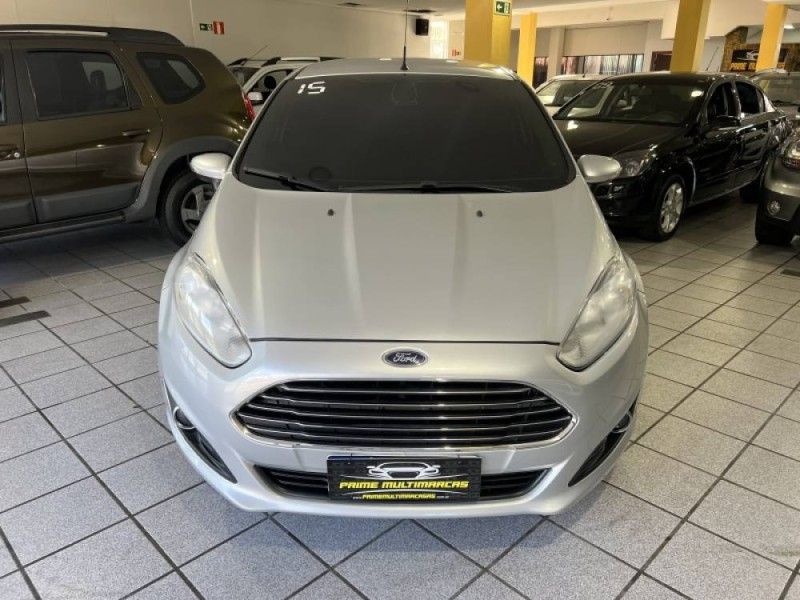 FORD FIESTA 1.6 TITANIUM HATCH 16V 2014/2015 PRIME MULTIMARCAS CAXIAS DO SUL / Carros no Vale
