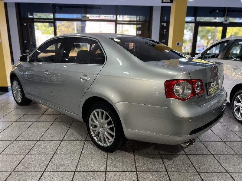VOLKSWAGEN JETTA 2.5 I 20V 170CV TIPTRONIC 2007/2008 PRIME MULTIMARCAS CAXIAS DO SUL / Carros no Vale