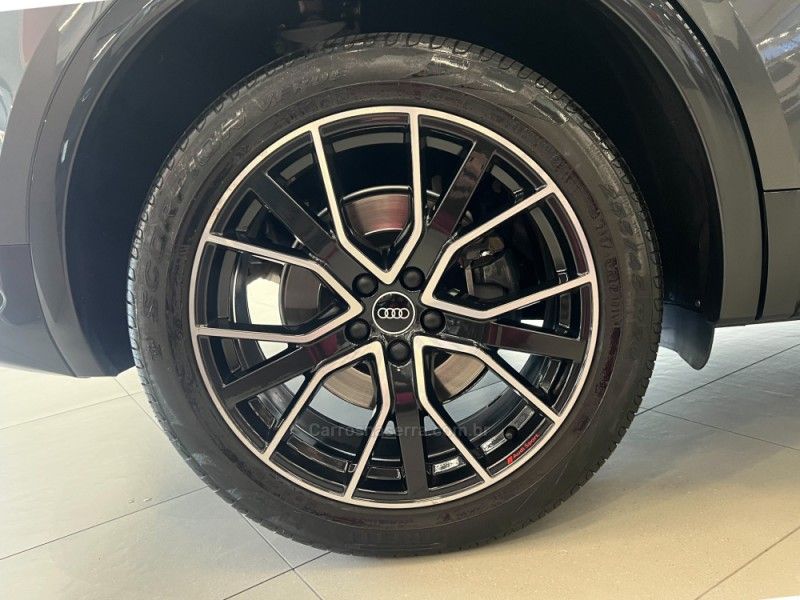 AUDI Q5 2.0 TFSI S LINE BLACK QUATTRO 2021/2022 ÓTIMA CAR FLORES DA CUNHA / Carros no Vale