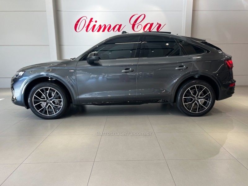 AUDI Q5 2.0 TFSI S LINE BLACK QUATTRO 2021/2022 ÓTIMA CAR FLORES DA CUNHA / Carros no Vale