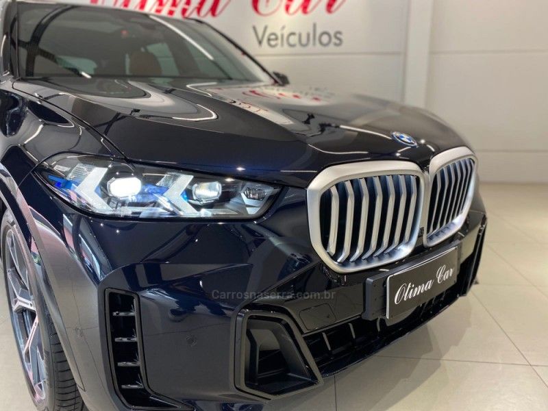 BMW X5 3.0 XDRIVE50E TURBO M SPORT HÍBRIDO 2025/2025 ÓTIMA CAR FLORES DA CUNHA / Carros no Vale