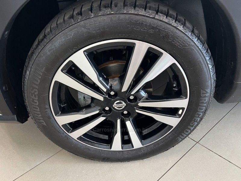 NISSAN KICKS 1.6 EXCLUSIVE 16V 2021/2022 ÓTIMA CAR FLORES DA CUNHA / Carros no Vale