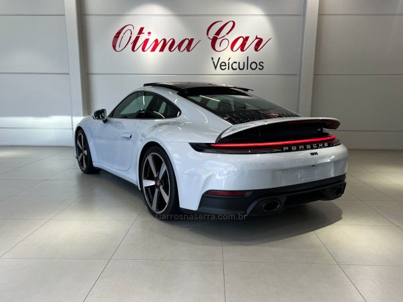 PORSCHE 911 3.0 CARRERA COUPÉ 2024/2025 ÓTIMA CAR FLORES DA CUNHA / Carros no Vale