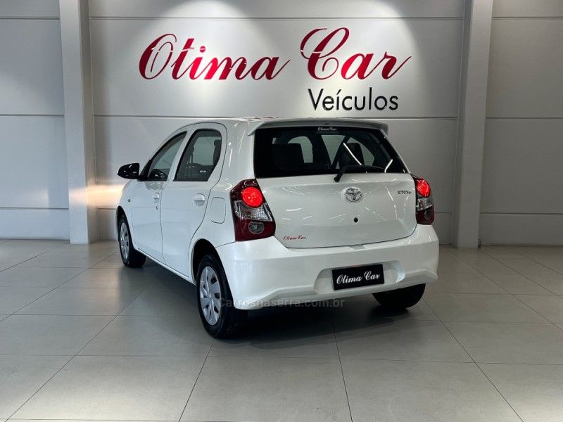 TOYOTA ETIOS 1.3 X 16V 2020/2021 ÓTIMA CAR FLORES DA CUNHA / Carros no Vale