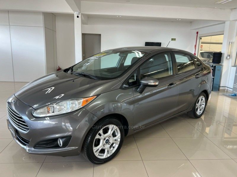 FORD FIESTA 1.6 SE SEDAN 16V 2014/2014 CIMIRRO AUTOMÓVEIS TAQUARA / Carros no Vale