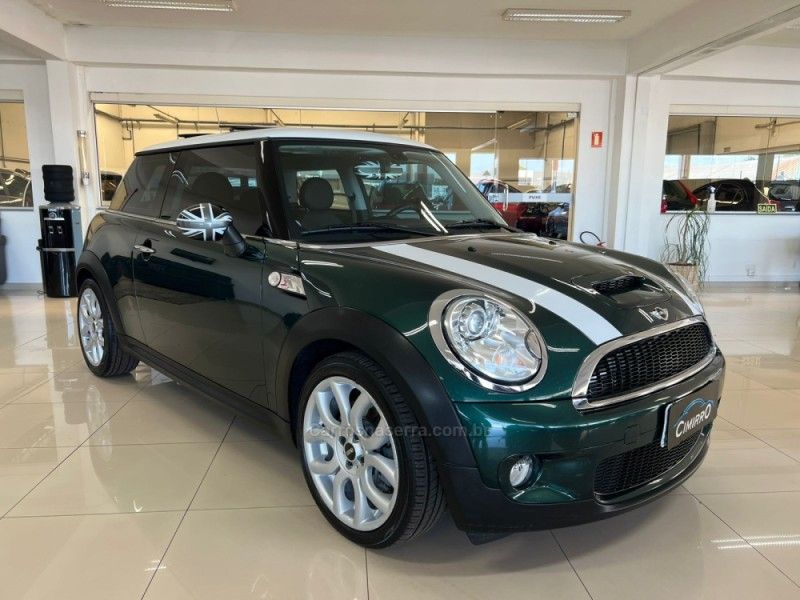 MINI COOPER 1.6 S 16V TURBO 2010/2010 CIMIRRO AUTOMÓVEIS TAQUARA / Carros no Vale