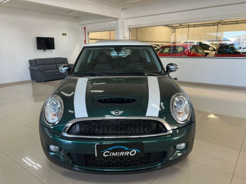 MINI COOPER 1.6 S 16V TURBO 2010/2010 CIMIRRO AUTOMÓVEIS TAQUARA / Carros no Vale