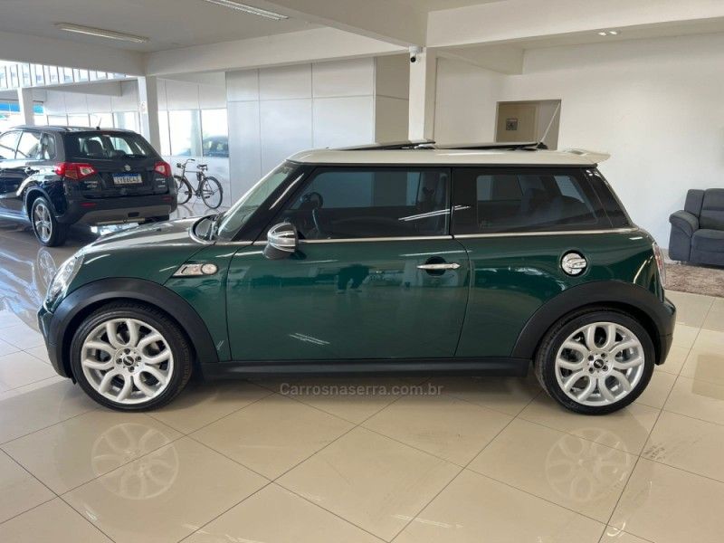 MINI COOPER 1.6 S 16V TURBO 2010/2010 CIMIRRO AUTOMÓVEIS TAQUARA / Carros no Vale