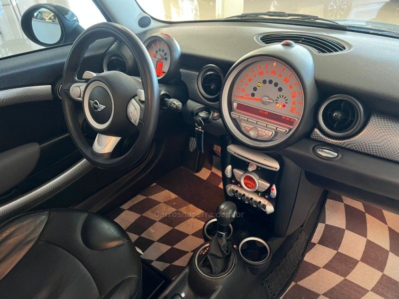 MINI COOPER 1.6 S 16V TURBO 2010/2010 CIMIRRO AUTOMÓVEIS TAQUARA / Carros no Vale