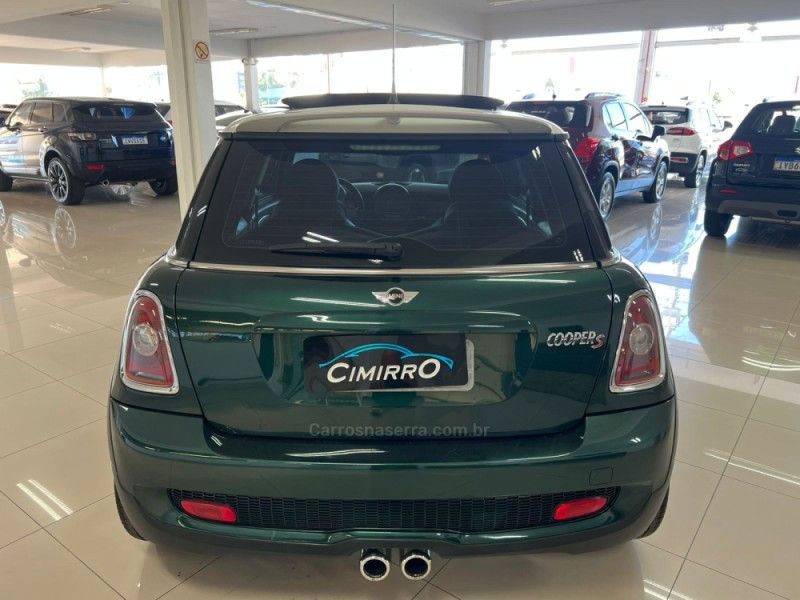 MINI COOPER 1.6 S 16V TURBO 2010/2010 CIMIRRO AUTOMÓVEIS TAQUARA / Carros no Vale