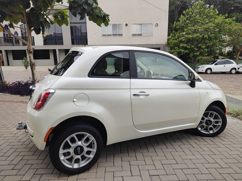FIAT 500 1.4 CULT 8V AUTOMATIZADO 2011/2012 AWD MULTIMARCAS LAJEADO / Carros no Vale