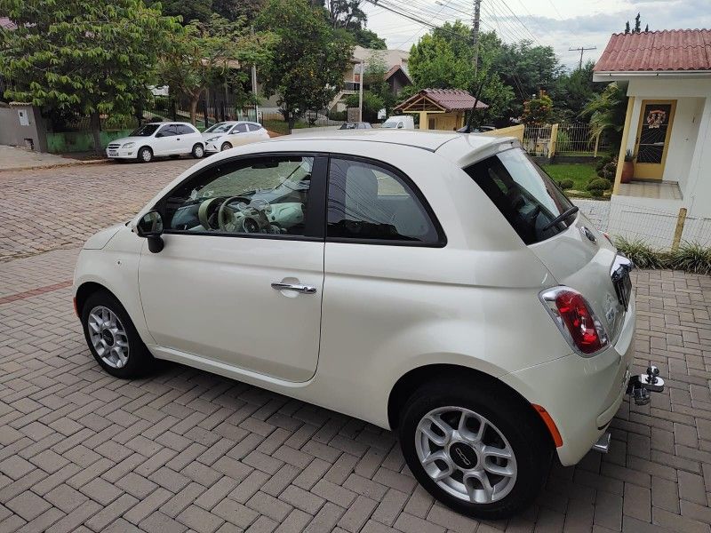 FIAT 500 1.4 CULT 8V AUTOMATIZADO 2011/2012 AWD MULTIMARCAS LAJEADO / Carros no Vale